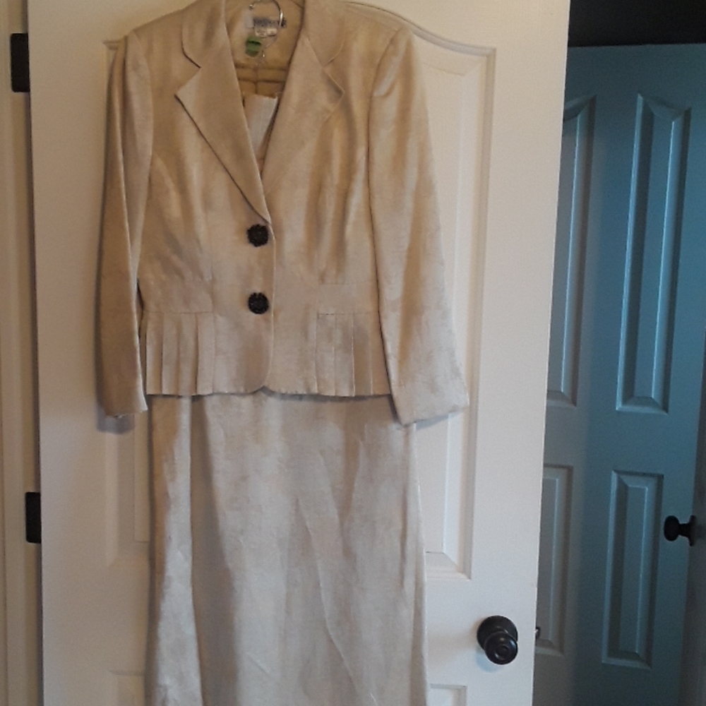 Kay Unger 3 piece suit
